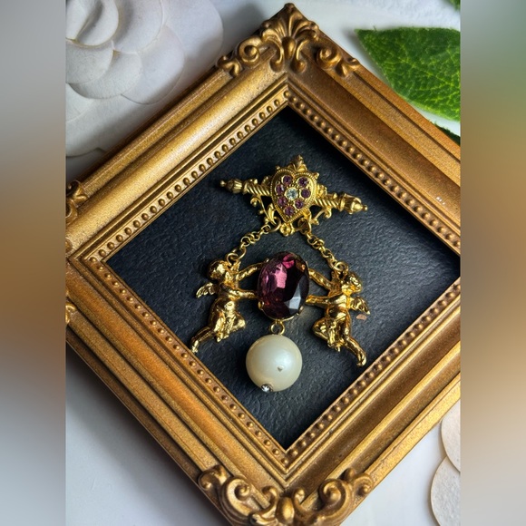 Gold Brooch with Purple Gem and Pearl - Picture 12 of 16